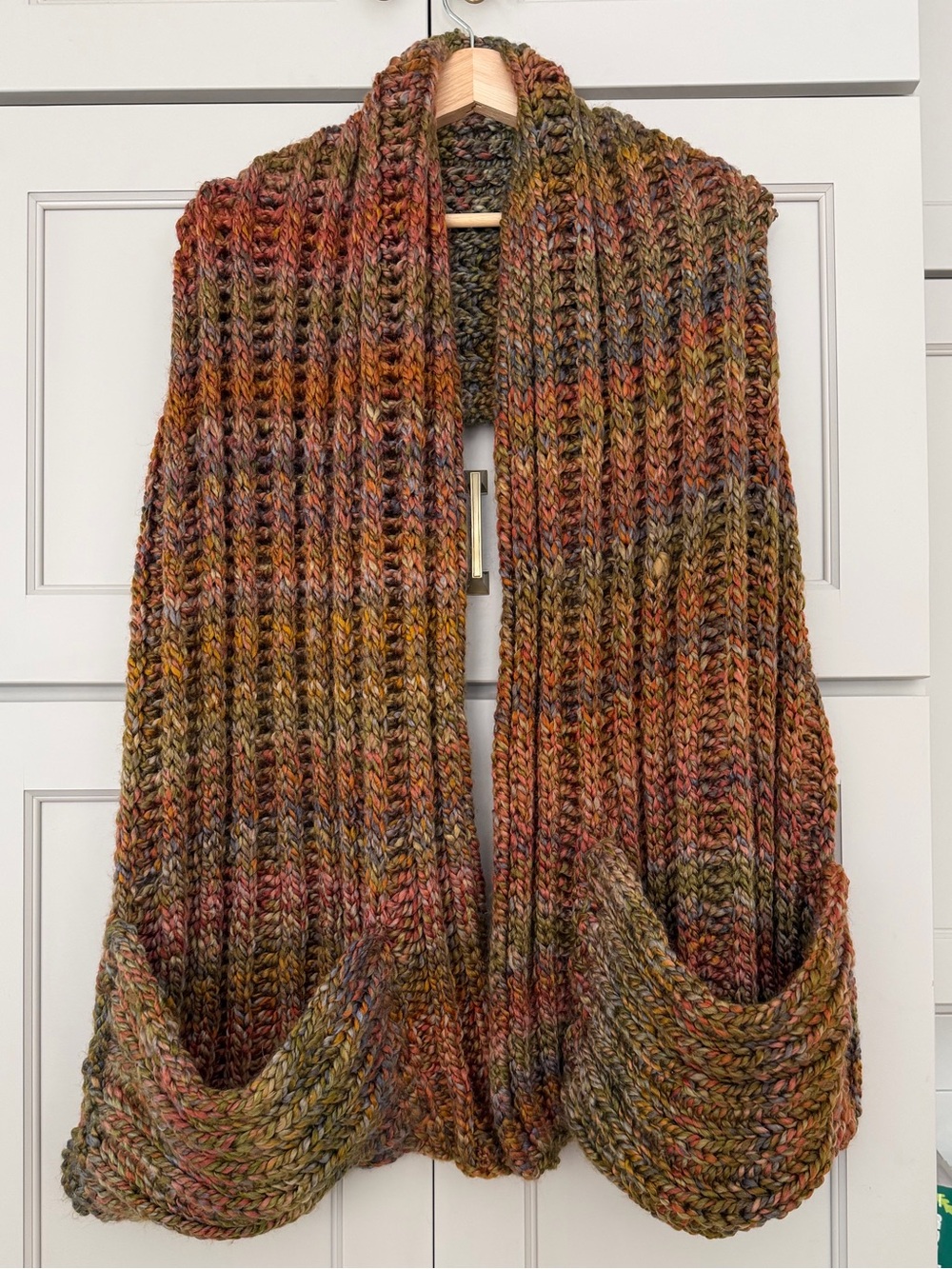 🧶 Hand crocheted pocket shawl